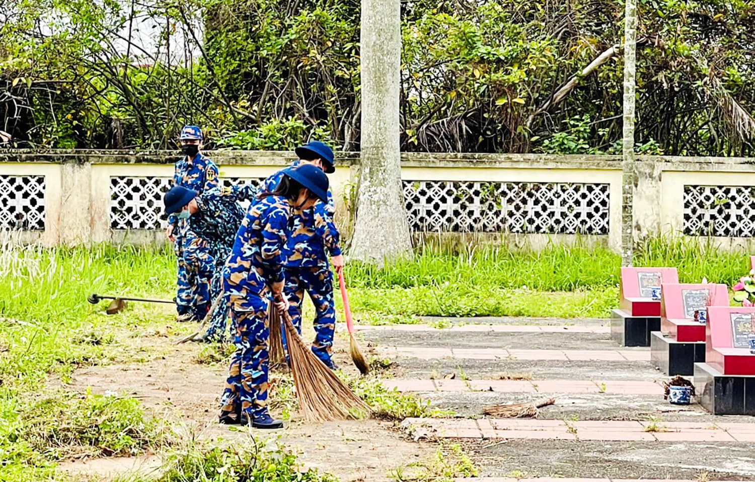 Tuổi trẻ Viện Kỹ thuật Hải quân thực hiện “Ngày chủ nhật xanh”