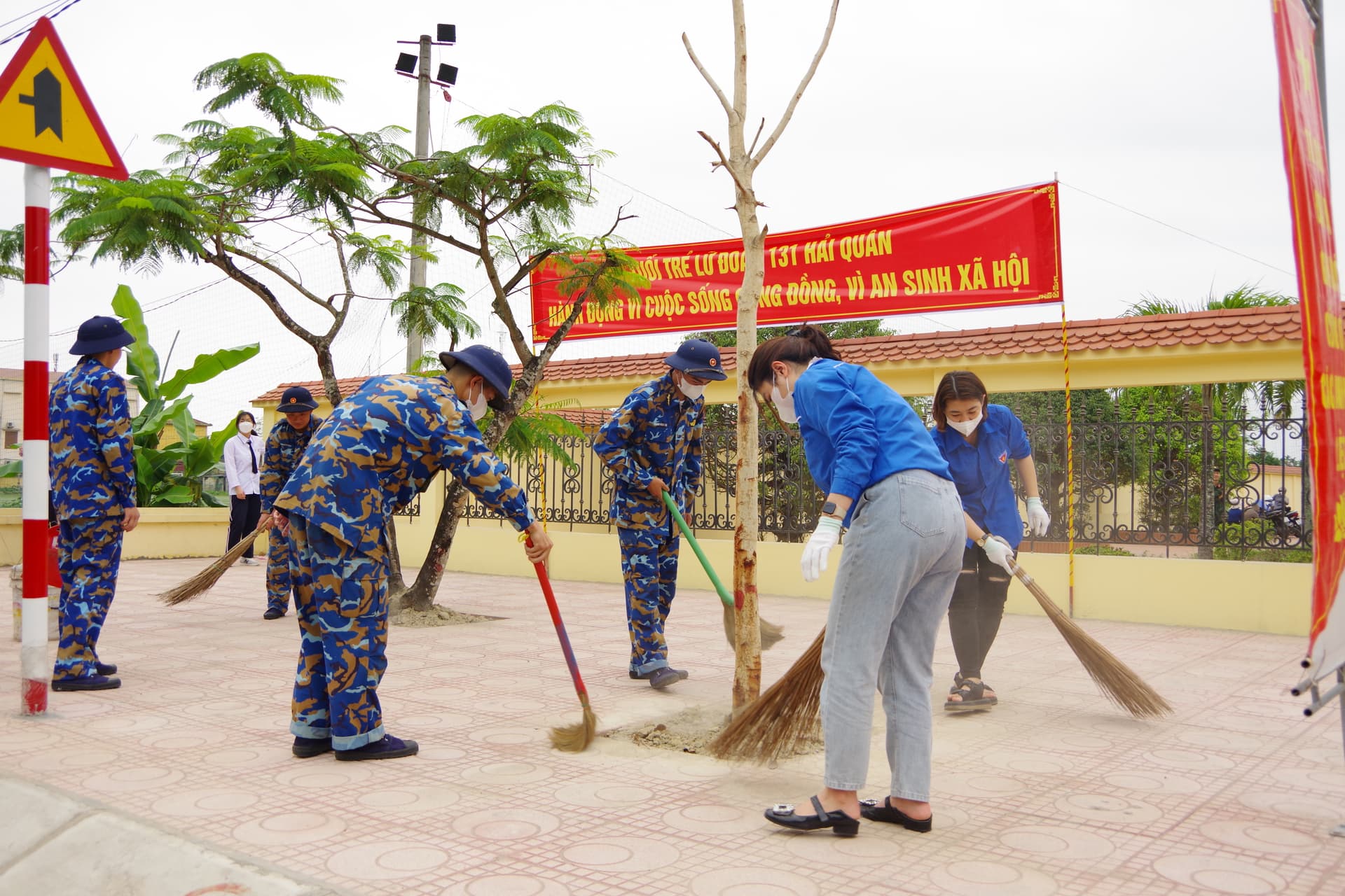 Tuổi trẻ Lữ đoàn 131 hưởng ứng Ngày thứ 7 tình nguyện
