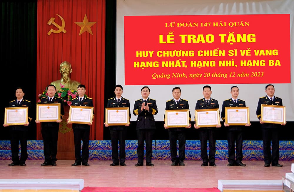 Lữ đoàn 147: Lễ trao tặng Huy chương Chiến sĩ vẻ vang