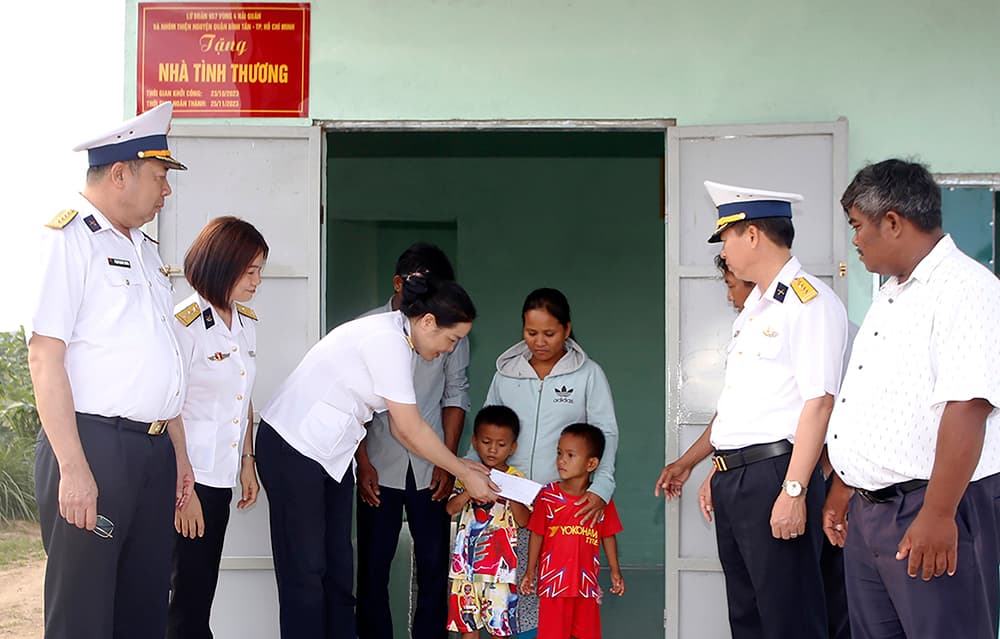 Nghĩa tình quân dân ở xã Cam Thịnh Tây