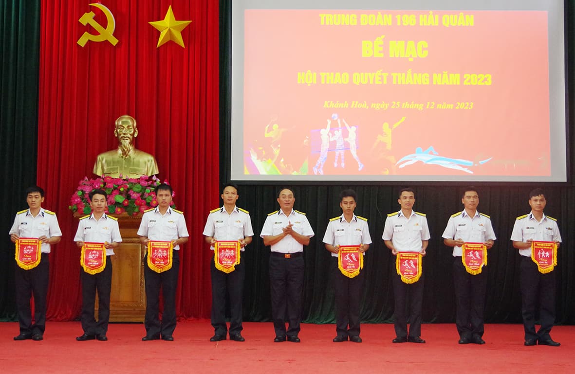 Trung đoàn 196 trao 10 giải tập thể trong hội thao quyết thắng
