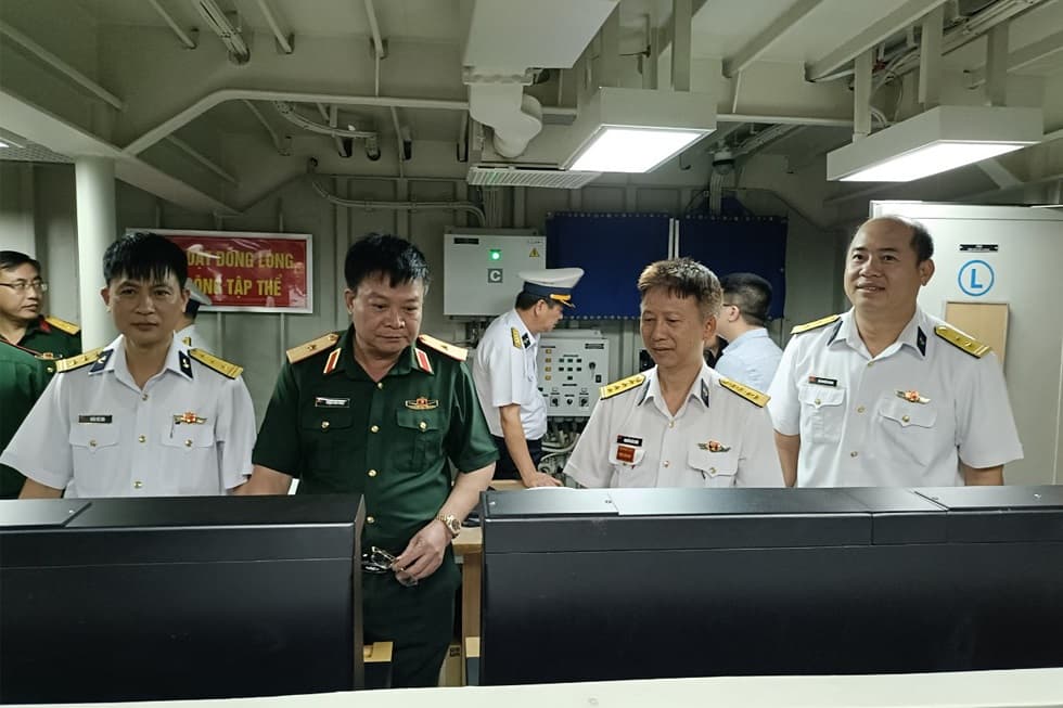 Trung tướng Nguyễn Trọng Bình kiểm tra Lữ đoàn 162