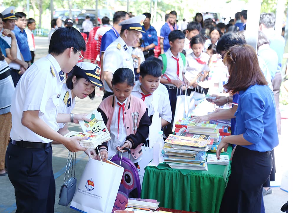Đoàn Thanh niên Tổng công ty Tân Cảng Sài Gòn  tổ chức nhiều hoạt động ý nghĩa tại Đồng Tháp