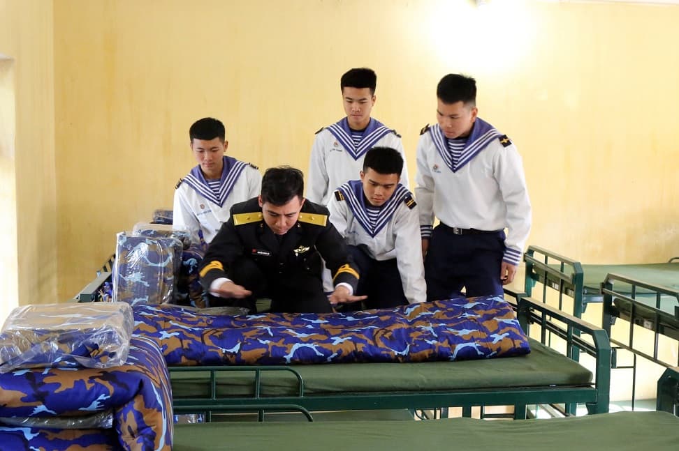 Tạo không khí đầm ấm, thân thiện giúp chiến sĩ mới an tâm