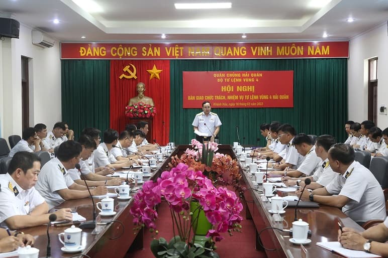 Bàn giao chức trách, nhiệm vụ Tư lệnh Vùng 4