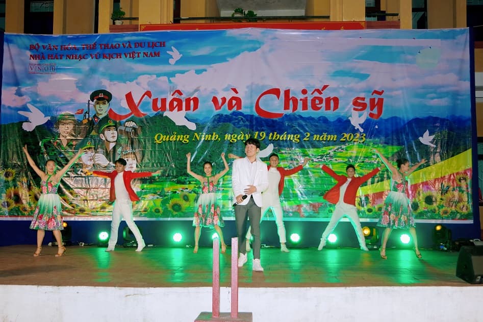 Chương trình nghệ thuật “Xuân và chiến sĩ” tại Lữ đoàn 147