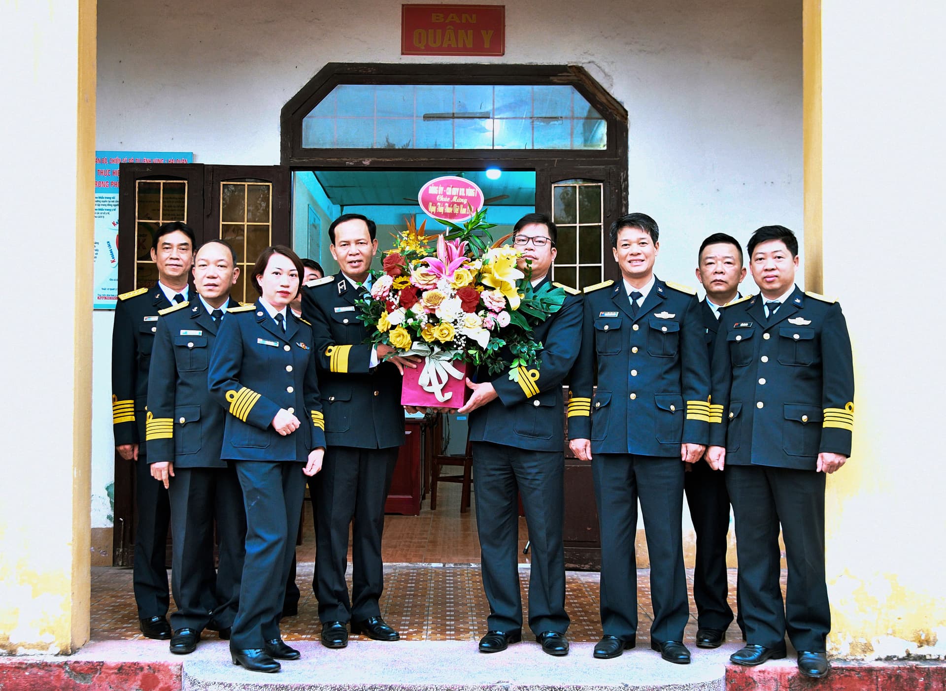 Thủ trưởng Bộ Tư lệnh Vùng 1 thăm, chúc mừng Ngày thầy thuốc Việt Nam