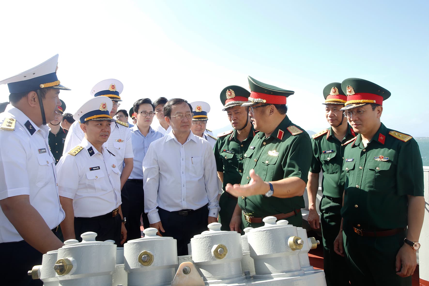 Đoàn công tác Bộ Khoa học và Công nghệ thăm, làm việc với Quân chủng Hải quân