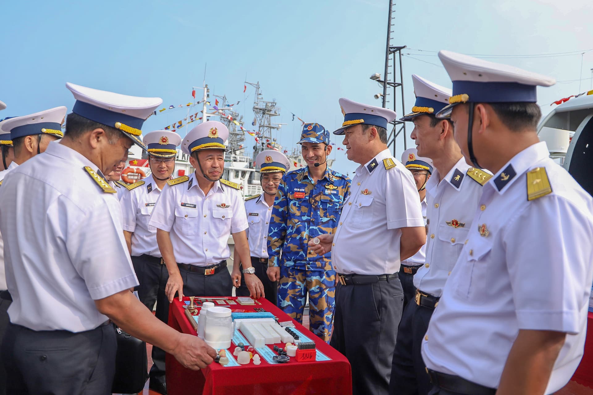 Tham quan, học tập đơn vị điểm về nền nếp chính quy kỹ thuật của Quân chủng