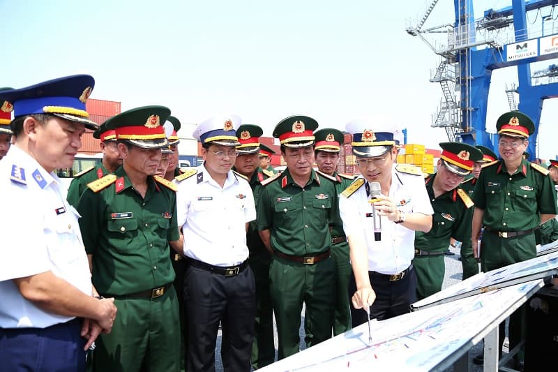 Đoàn công tác của Học viện Quốc phòng tìm hiểu thực tế tại Cảng container quốc tế Tân cảng Hải Phòng