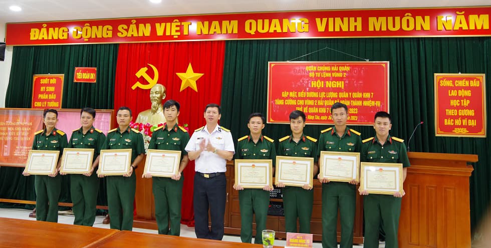 Gặp mặt, biểu dương lực lượng quân y của Quân khu 7 tăng cường cho Vùng 2