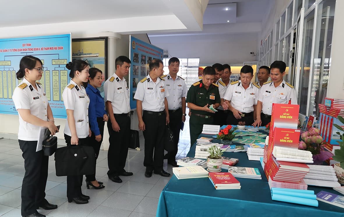 Chấm thi thư viện, phòng đọc, Phòng Hồ Chí Minh tại Bộ Tham mưu và Công ty Hải Thành