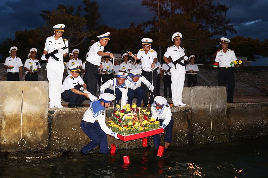 Lữ đoàn 162: Nhiều hoạt động ý nghĩa tri ân các anh hùng, liệt sĩ