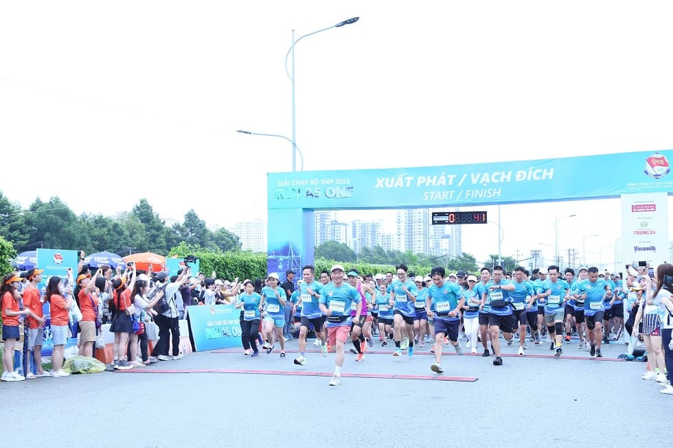 Giải chạy bộ SNP 2023 - Run As One thu hút hơn 1.000 người tham gia