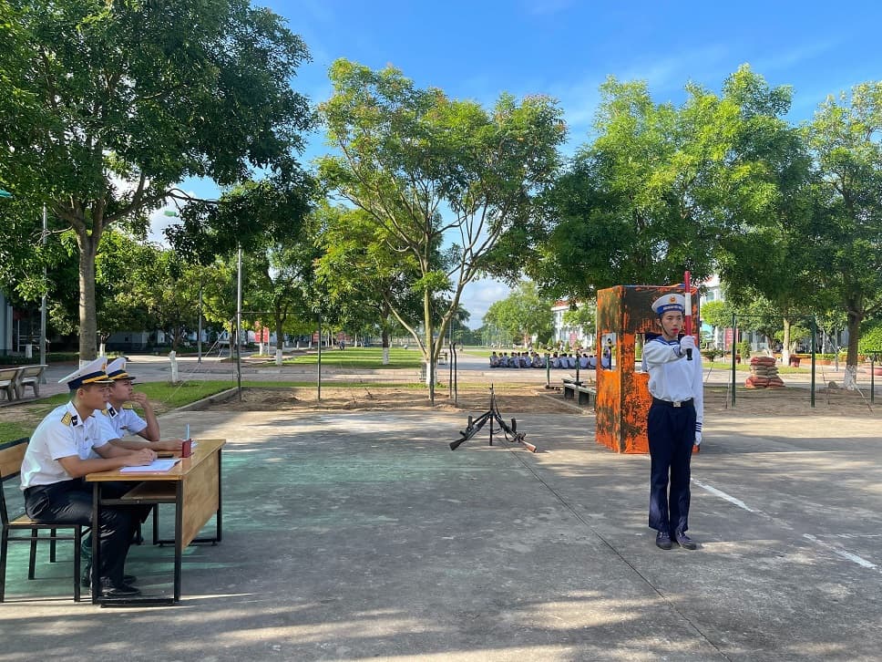 Tiểu đoàn 158 kiểm tra kết thúc huấn luyện chiến sĩ vệ binh năm 2023