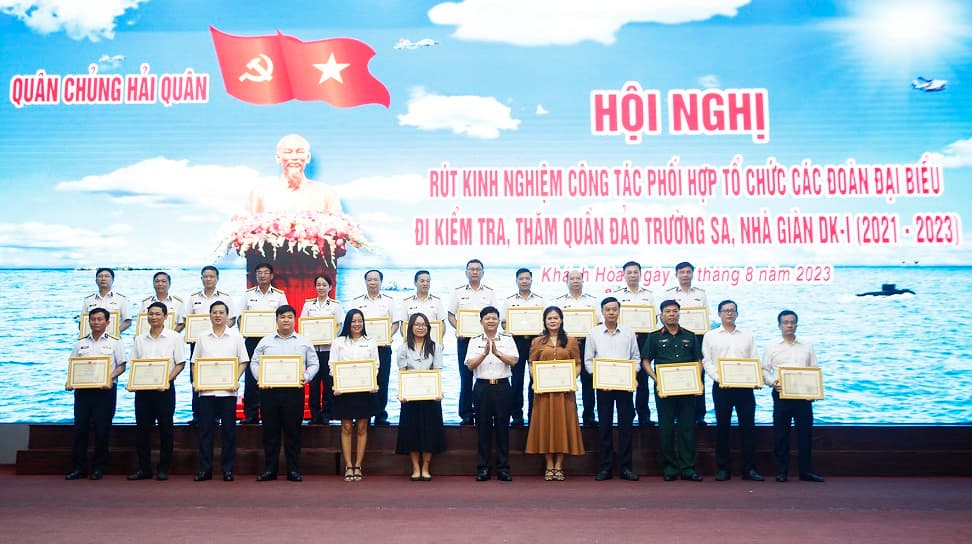 Rút kinh nghiệm 3 năm phối hợp tổ chức các đoàn công tác Trường Sa