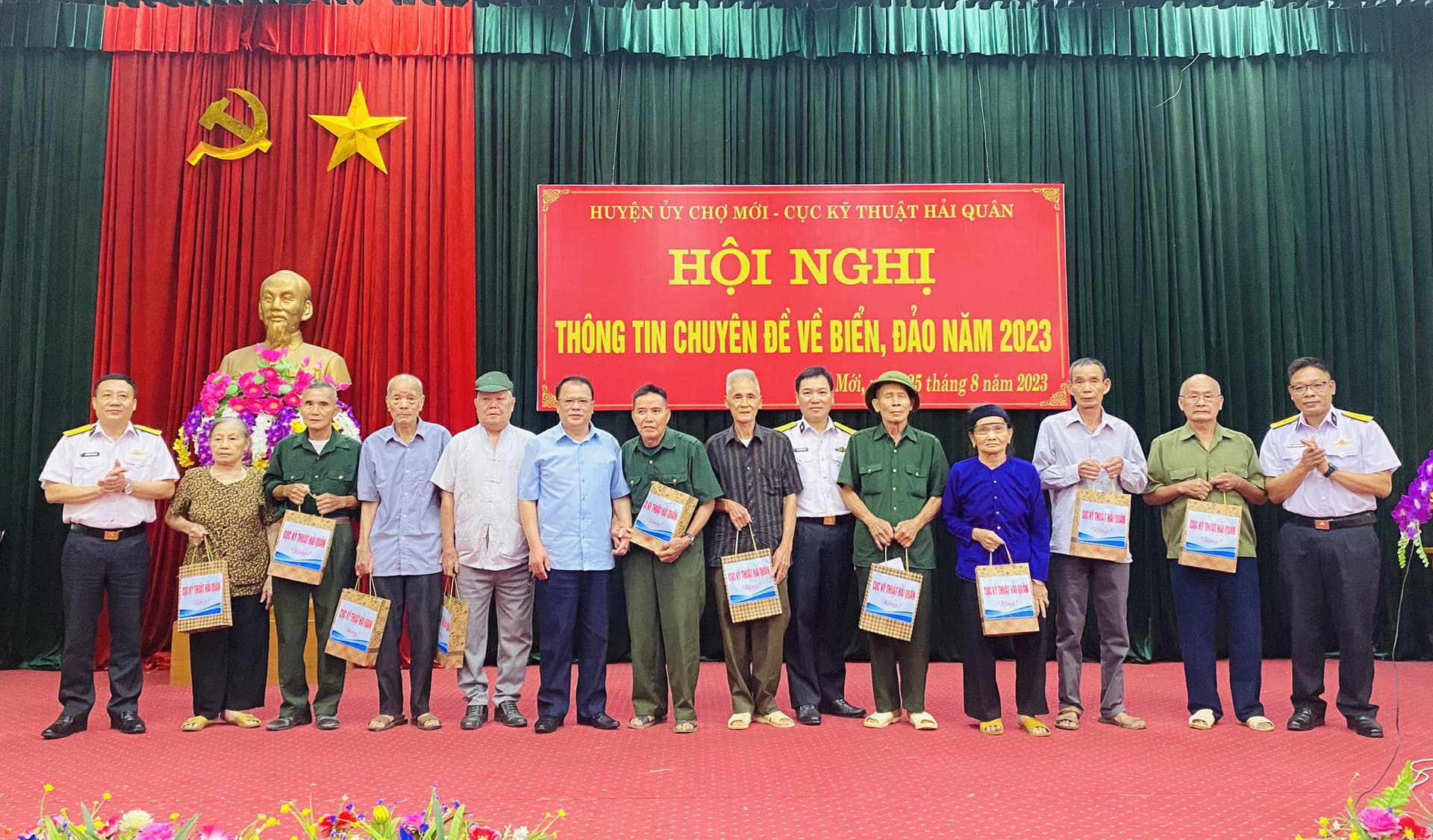 Cục Kỹ thuật Hải quân thông tin chuyên đề về biển đảo tại Bắc Kạn