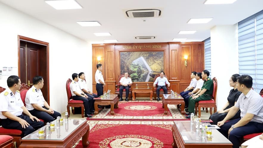 Chính ủy Vùng 3 thăm, chào xã giao lãnh đạo tỉnh Quảng Bình