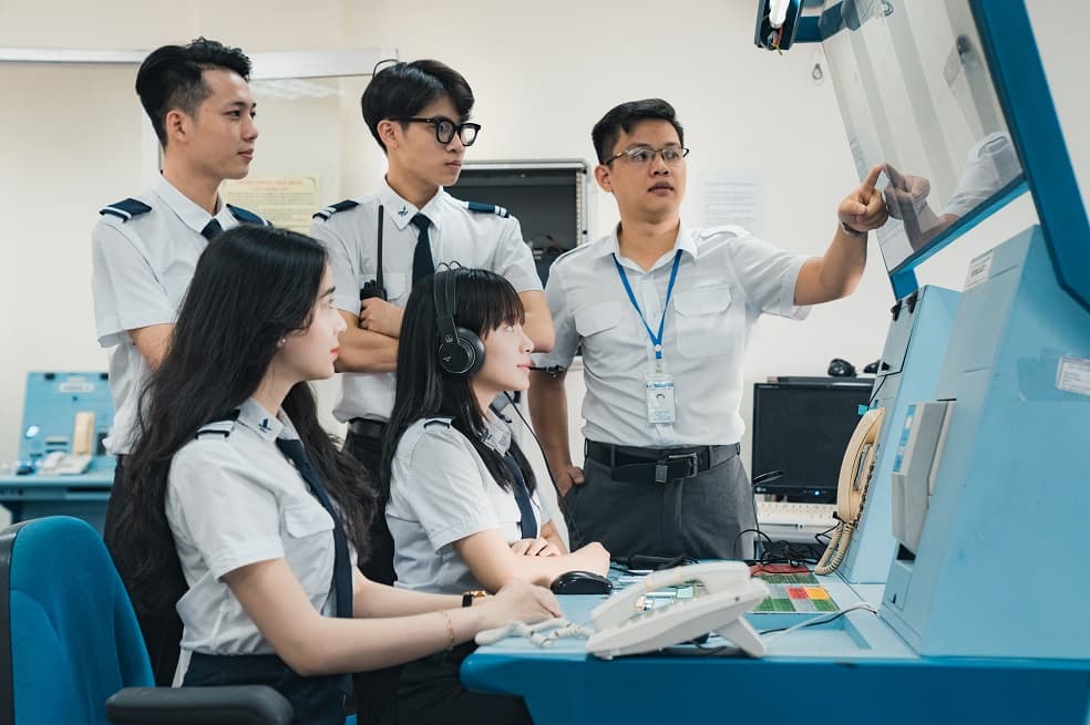 Cơ hội trở thành kiểm soát viên không lưu tại Điện Biên, Côn Đảo
