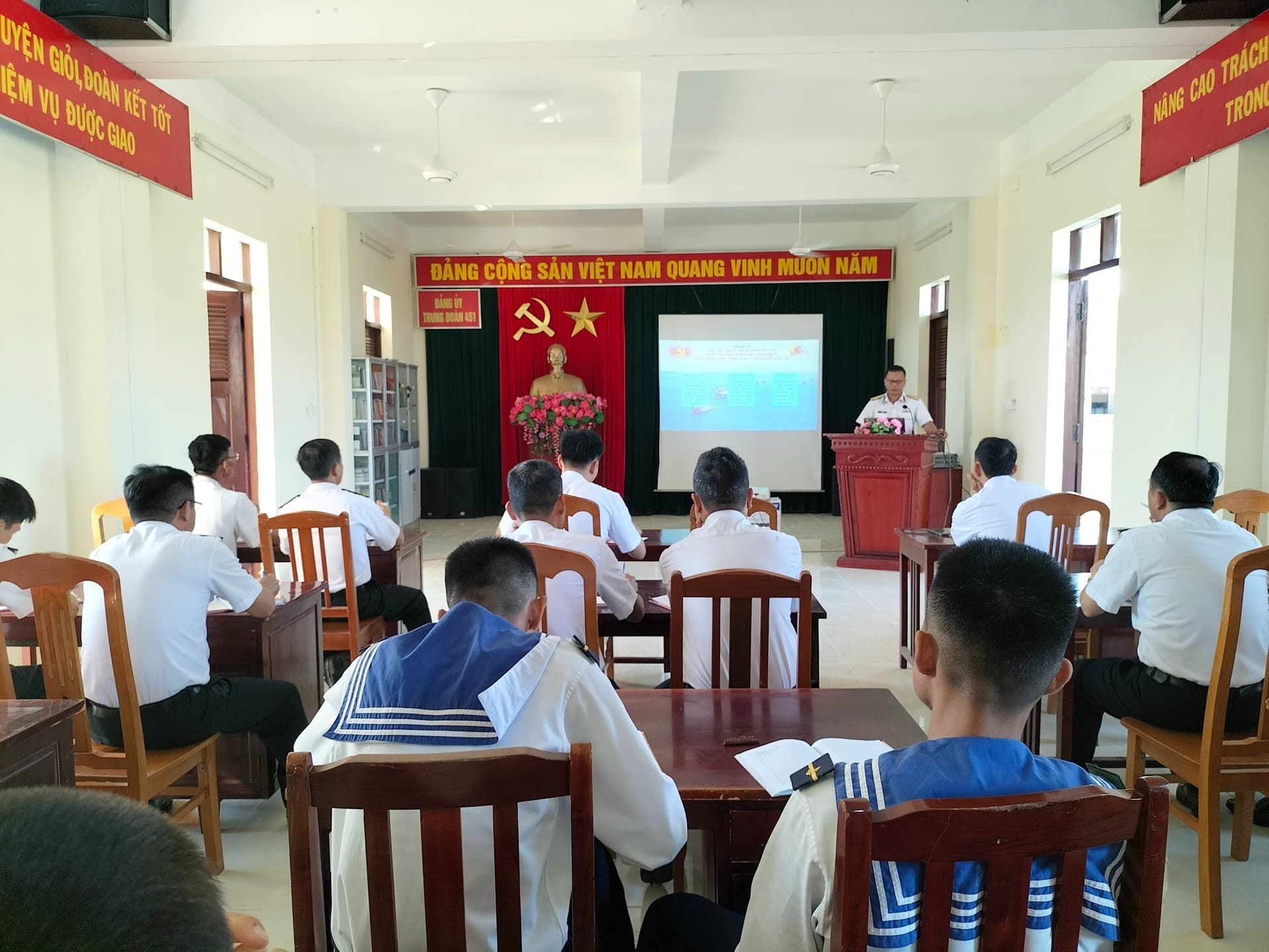 Trung đoàn 451 giáo dục nhiệm vụ 6 tháng cuối năm 2023