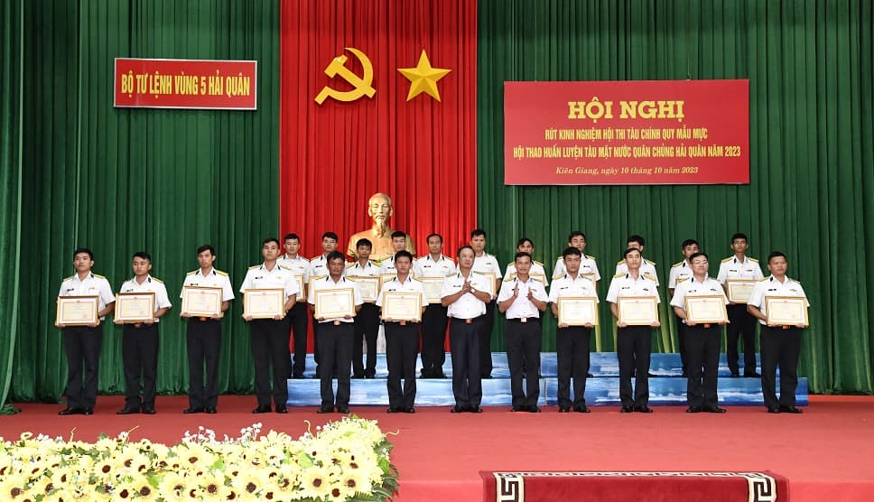 Vùng 5: Rút kinh nghiệm tham gia Hội thi tàu chính quy mẫu mực, hội thao huấn luyện tàu mặt nước