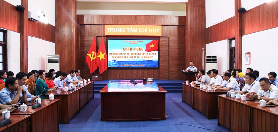Đoàn cán bộ, công chức tỉnh Lâm Đồng  thăm Lữ đoàn 162