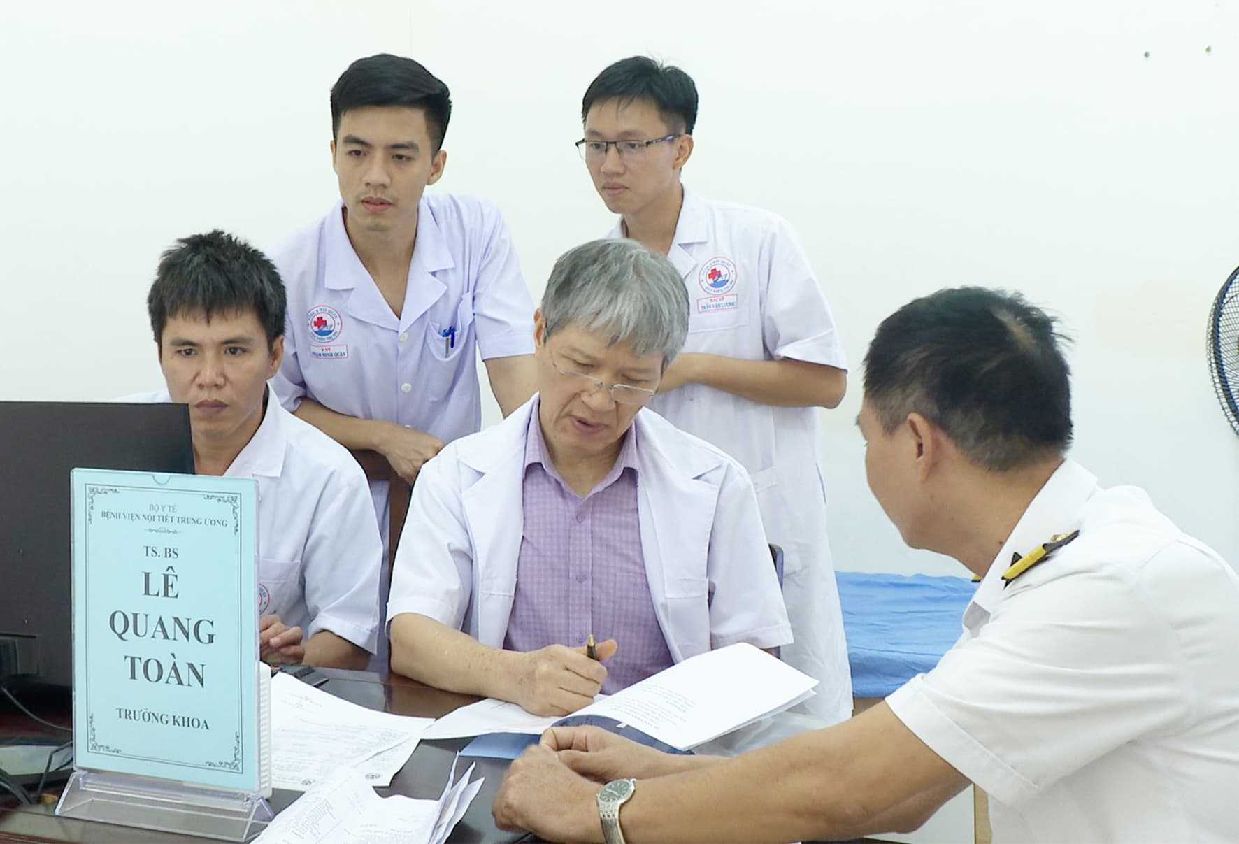 Vùng 4-Bệnh viện Nội tiết Trung ương phối hợp chăm sóc sức khỏe bộ đội và nhân dân