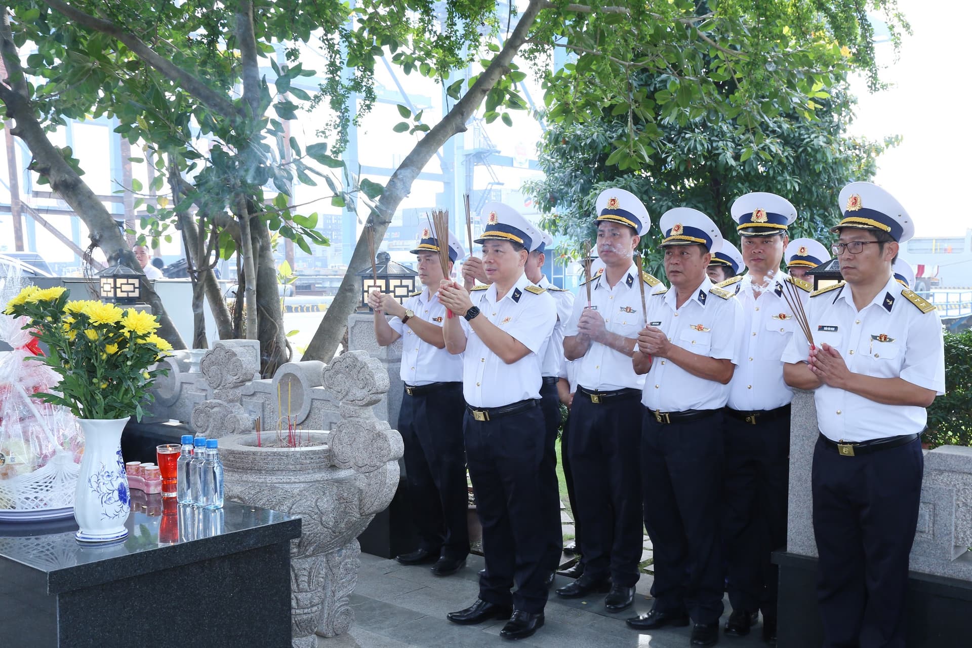 Tổng công ty Tân cảng Sài Gòn tưởng niệm các nạn nhân tử vong do tai nạn giao thông năm 2023