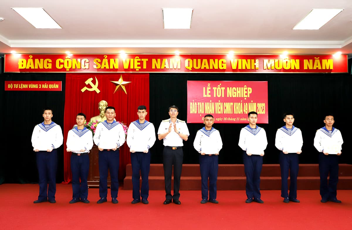 Vùng 3: Lễ tốt nghiệp đào tạo nhân viên chuyên môn kỹ thuật Khóa 49