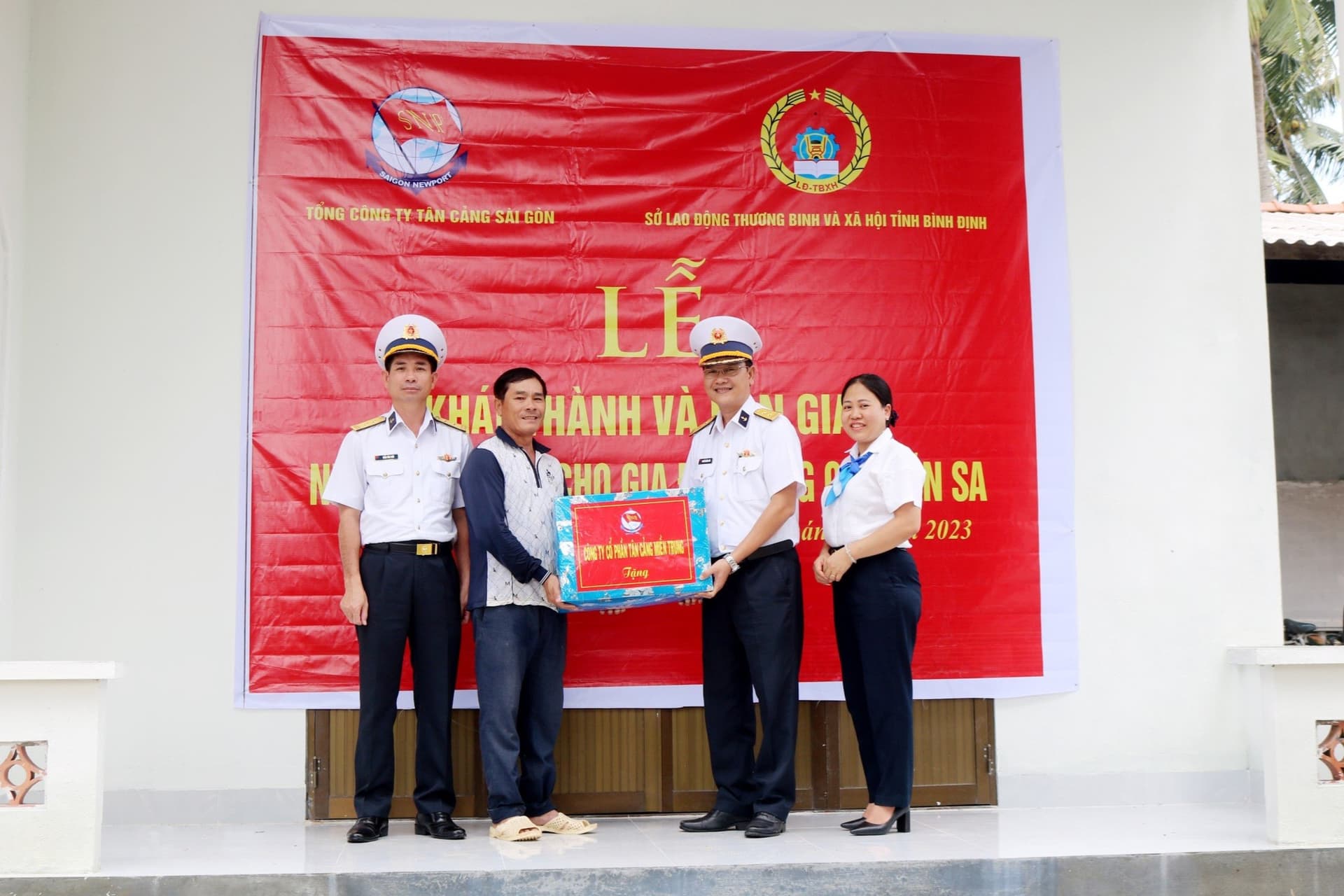 Tổng công ty Tân cảng Sài Gòn bàn giao nhà tình nghĩa tại Bình Định