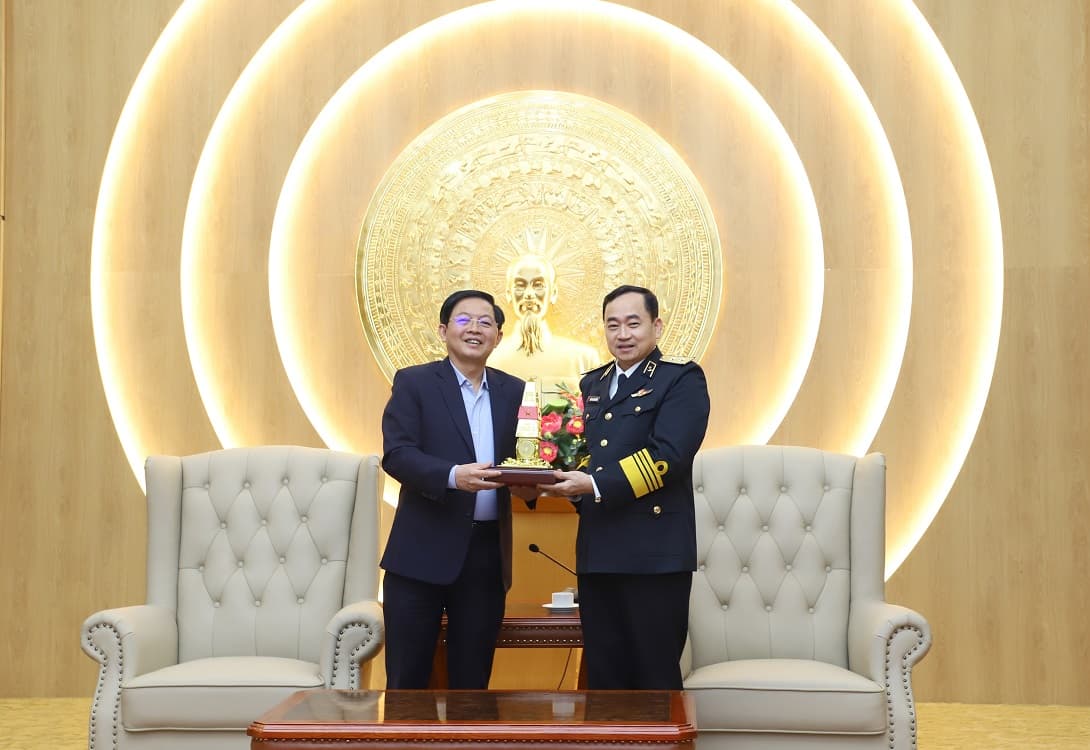 Bí thư Tỉnh ủy Bình Định thăm và làm việc với Quân chủng Hải quân