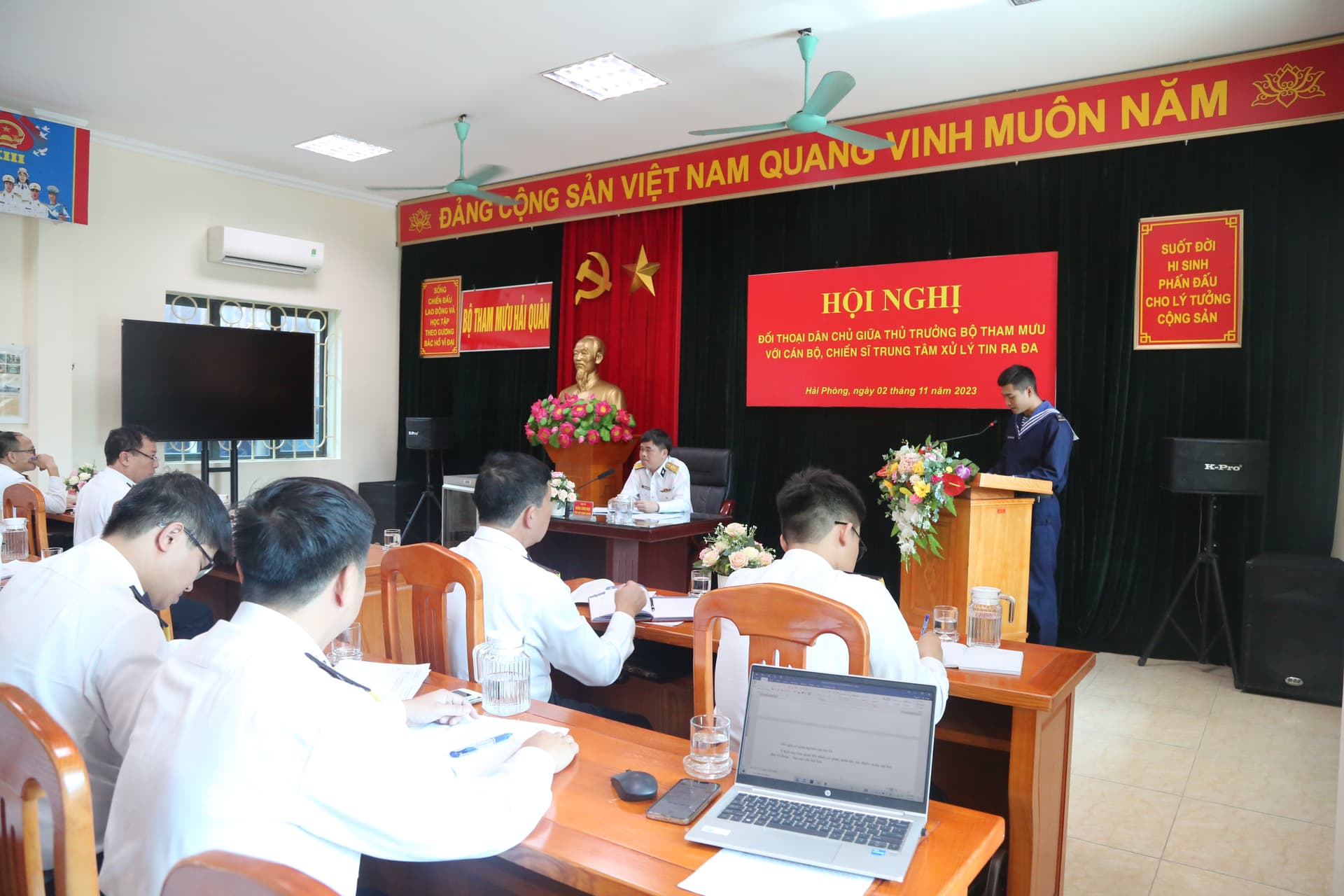 Phát huy tốt dân chủ ở cơ sở để xây dựng đơn vị vững mạnh