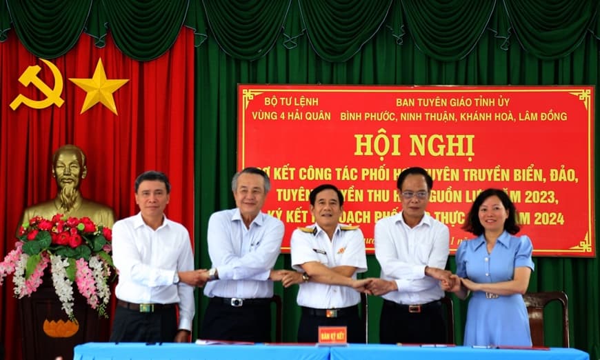 Vùng 4 Hải quân sơ kết công tác phối hợp tuyên truyền biển, đảo năm 2023