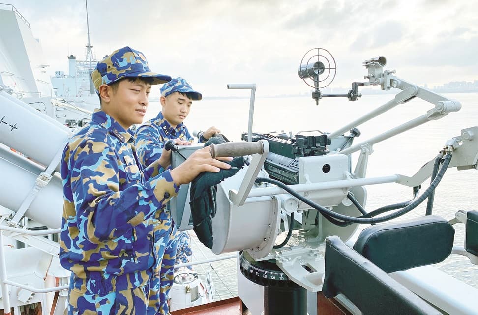 Kết hợp đi biển đường dài với huấn luyện thuần thục các bảng bố trí chiến đấu