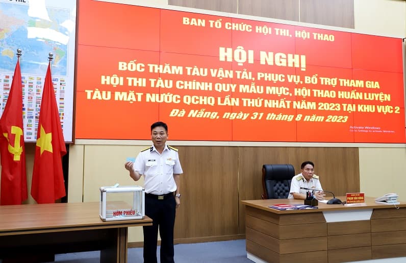 Bốc thăm khối tàu vận tải tham gia Hội thi tàu chính quy mẫu mực Quân chủng Hải quân khu vực Đà Nẵng