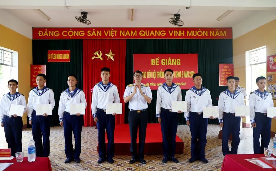 Tiểu đoàn 355 bế giảng đào tạo Tiểu đội trưởng bộ binh Khoá 8