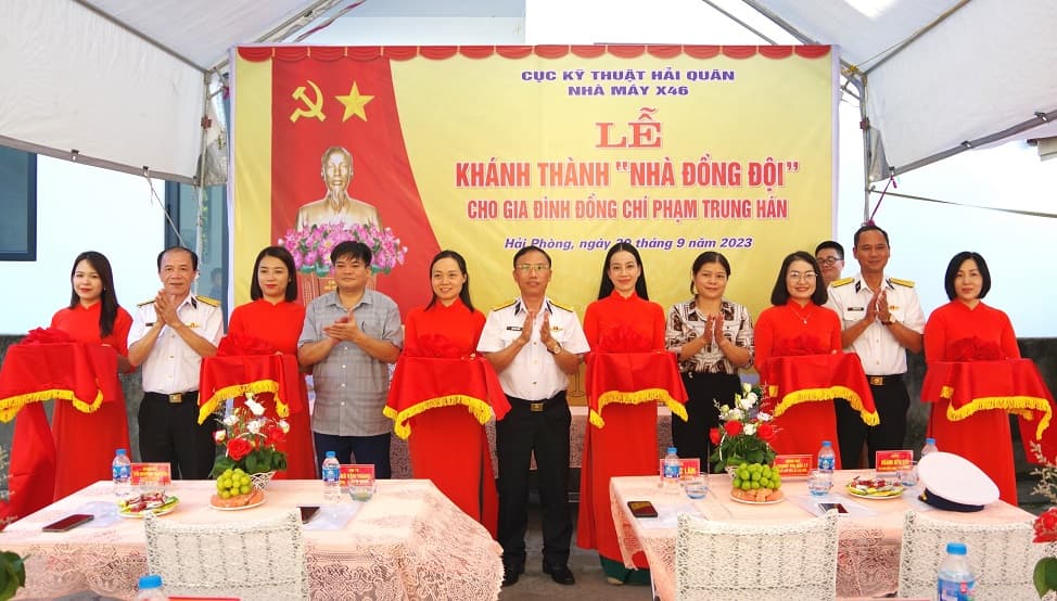 Nhà máy X46 khánh thành, bàn giao nhà đồng đội