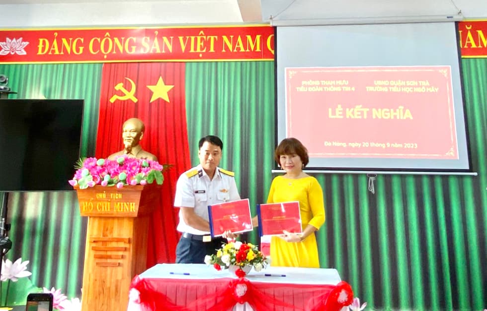Các đơn vị của Vùng 3 tổ chức hoạt hoạt động kết nghĩa với các trường học trên địa bàn
