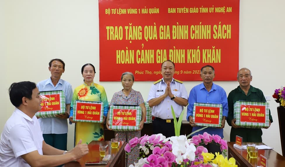 Đoàn công tác Vùng 1 thăm, làm việc với Ban Tuyên giáo Tỉnh ủy Nghệ An