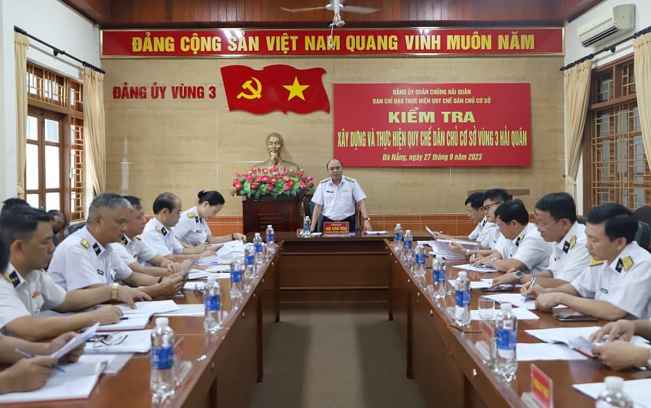 Quân chủng Hải quân kiểm tra thực hiện quy chế dân chủ cơ sở tại Vùng 3