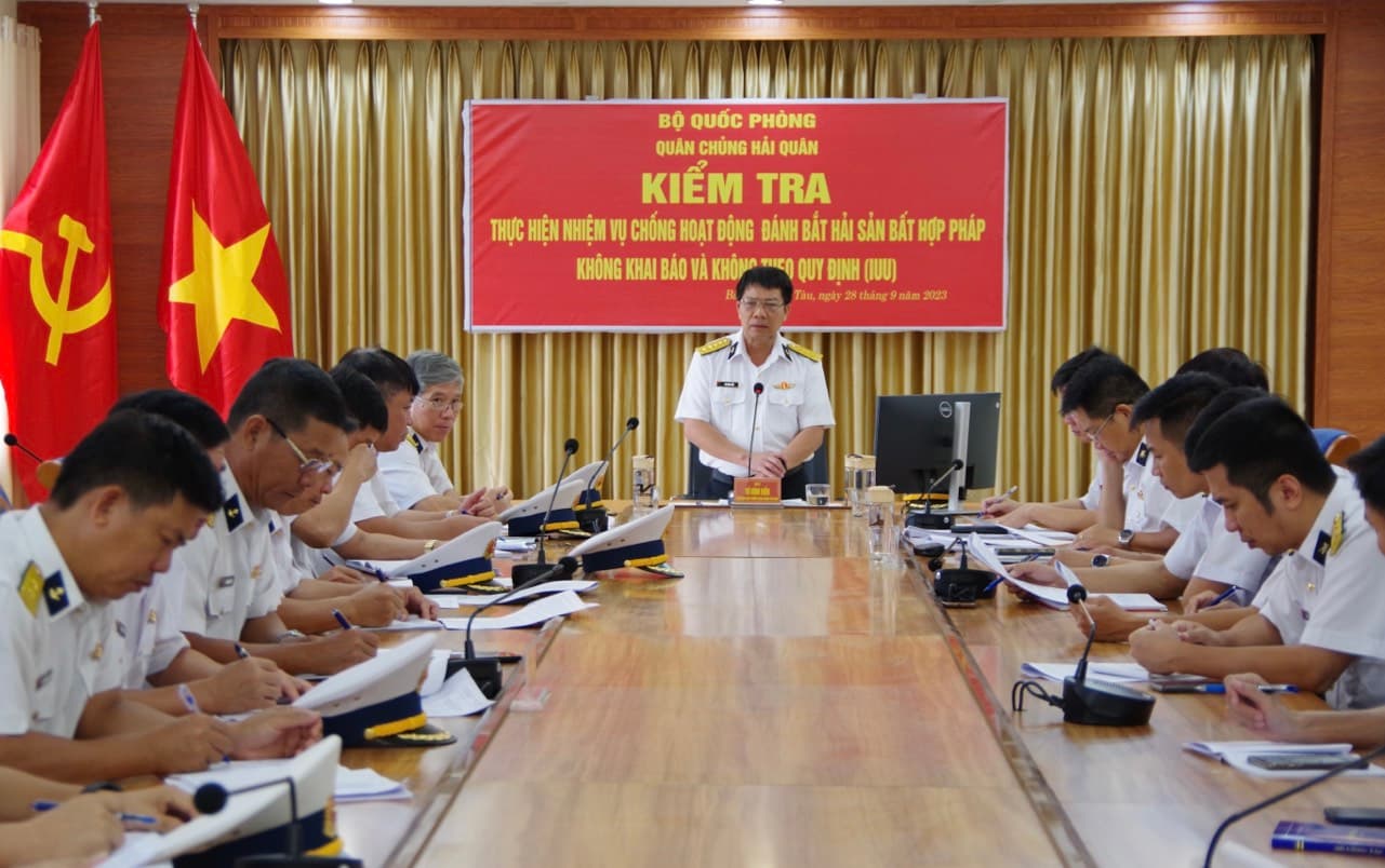 Kiểm tra kết quả thực hiện nhiệm vụ IUU tại Vùng 2 Hải quân
