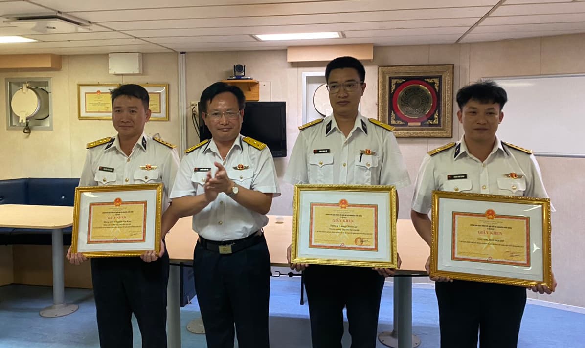 Đoàn Đo đạc biên vẽ hải đồ và nghiên cứu biển: Kiểm tra các tàu thực hiện nhiệm vụ tại vùng biển Cam Ranh