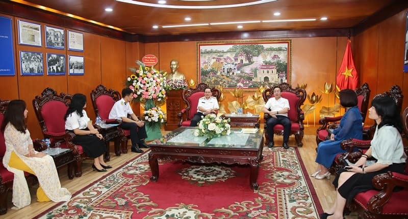 Bộ Tư lệnh Hải quân chúc mừng các cơ quan báo chí tại Hà Nội