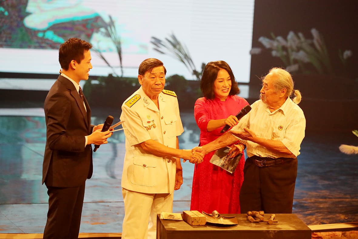 Giao lưu nghệ thuật “Mở đường ra biển”