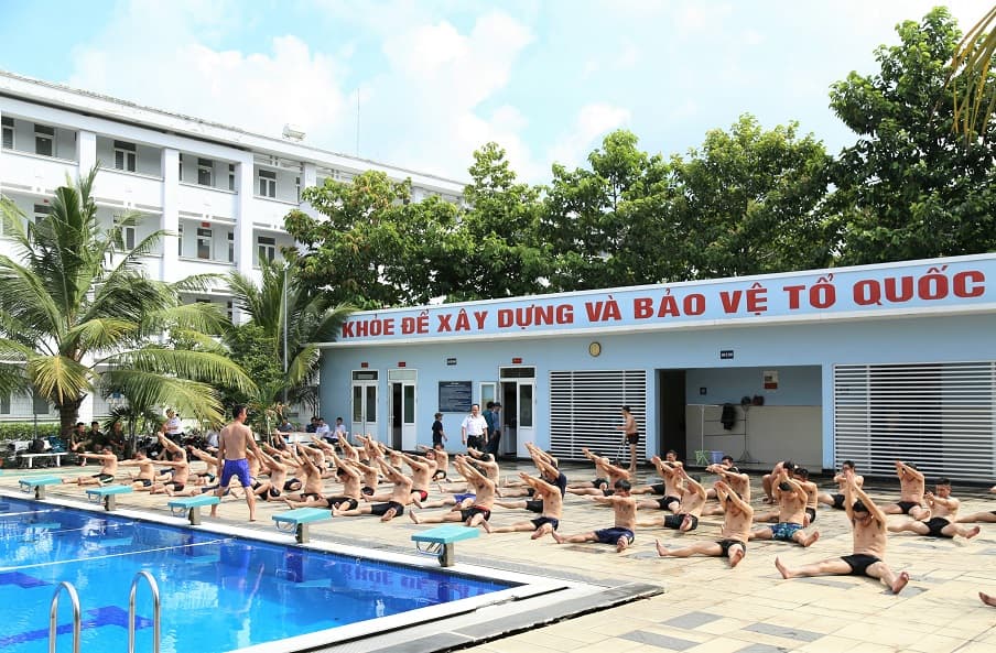 Hải đoàn Tự vệ Tổng công ty Tân cảng Sài Gòn huấn luyện bơi cho cán bộ, chiến sĩ