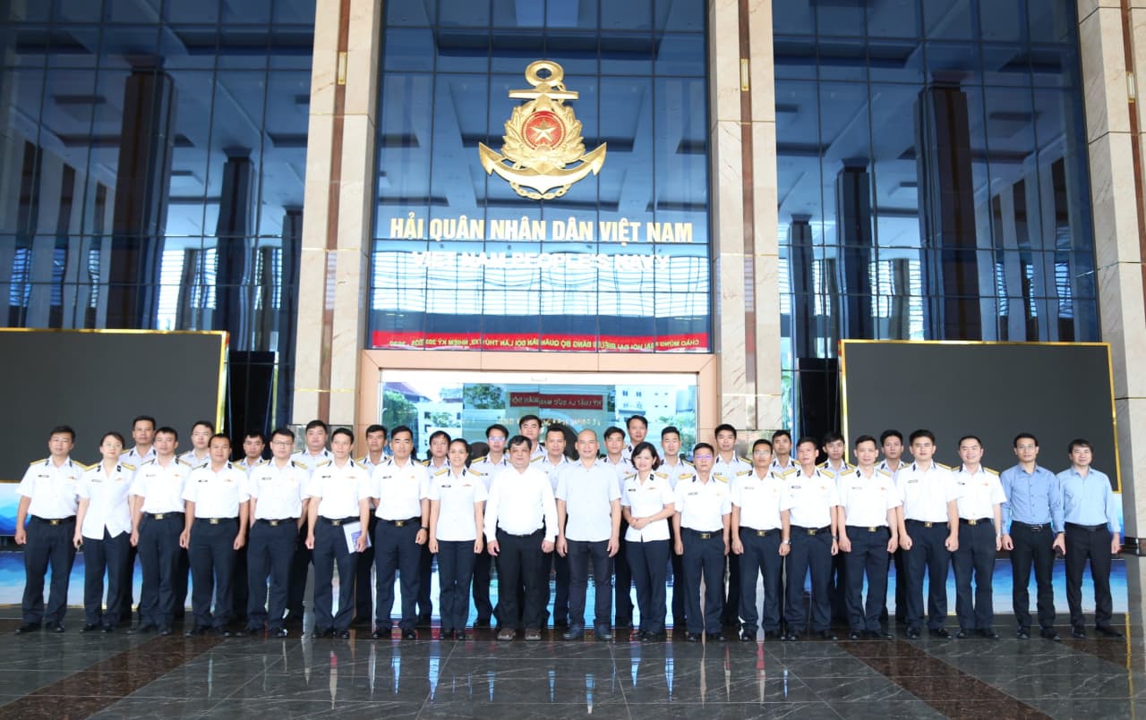 Quân chủng Hải quân: Bế mạc lớp đào tạo dài hạn chuyển đổi số