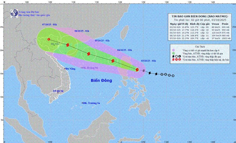 Bão MATMO ở phía Đông đảo Luzon (Philippines) và di chuyển theo hướng Tây Tây Bắc