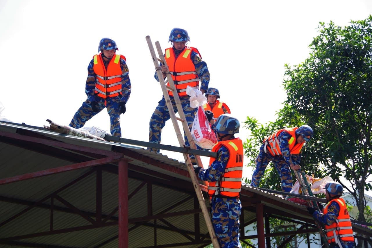 Bộ Tư lệnh Hải quân chỉ đạo các đơn vị chủ động phòng chống bão số 11