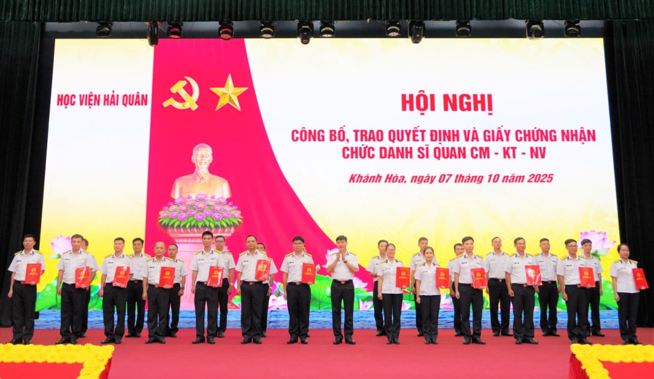 Học viện Hải quân trao quyết định công nhận chức danh sĩ quan chuyên môn – kỹ thuật – nghiệp vụ