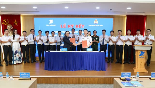 Công đoàn Quân chủng Hải quân và Công đoàn Bưu chính Viễn thông Việt Nam ký kết chương trình phối hợp hoạt động